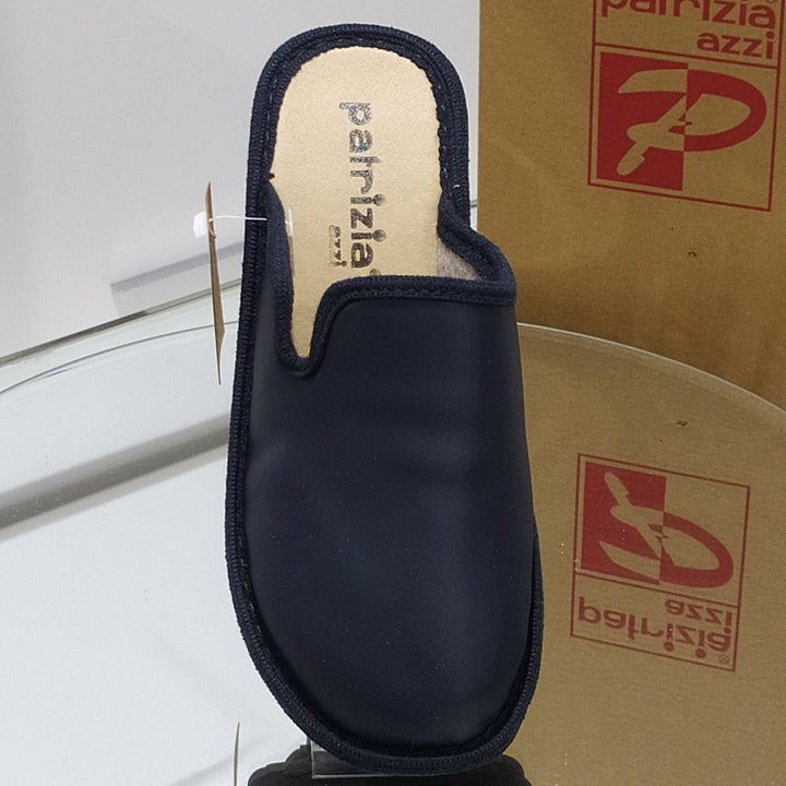 Pantofole Donna Patrizia Azzi CA1013 – Morbide, Calde E Fatte In Italia! Tomaia In Tessuto, Fodera Traspirante E Suola Antiscivolo. Disponibili In Blu E Bordò, Per Tenere I Piedi Al Caldo Con Stile Nelle Sere D'inverno.